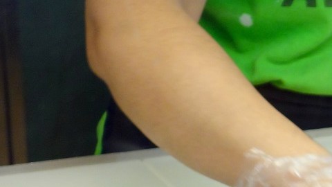 Preparación de sándwich en Subway