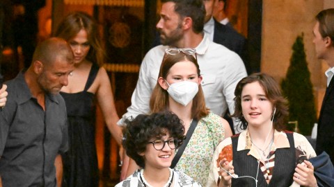 La luna de miel de Jennifer López y Ben Affleck es un evento familiar, éstos no se han olvidado de sus hijas.