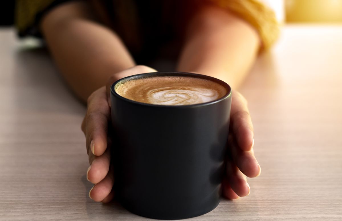 El estudio descubrió que los que bebían café también compraban más artículos no esenciales.