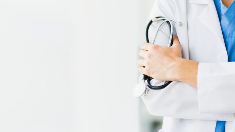 doctor-physician-white-coat-uniform-medical-assistant-stethoscope-1571983-pxhere.com