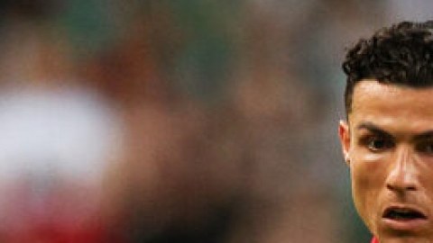 Cristiano Ronaldo (L) e Hirving Lozano (R) comparten el mismo valor de mercado.