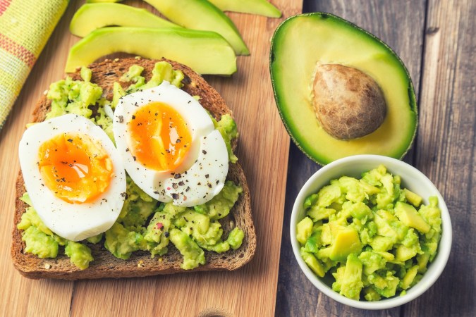 Huevos con aguacate