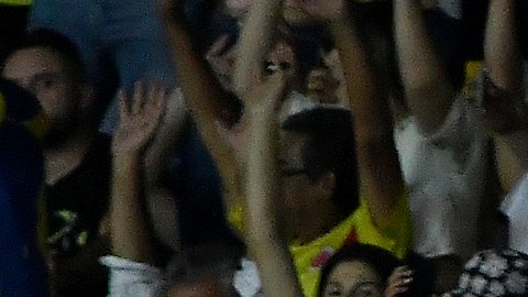 “Kiss cam” delata una posible infidelidad durante partido de fútbol