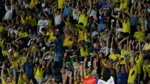 “Kiss cam” delata una posible infidelidad durante partido de fútbol