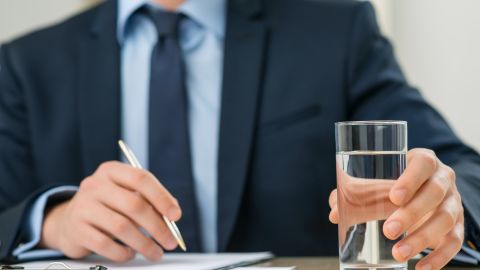 Tomar agua trabajo