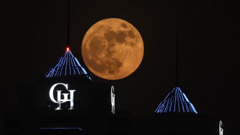 Las mejores fotos de cómo se vio la Superluna de ciervo en julio 2022