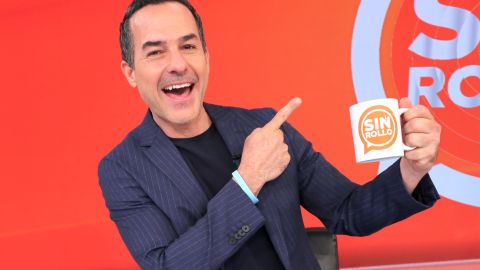 El conductor Carlos Calderón luego de varios días ausente volvió al programa de televisión.