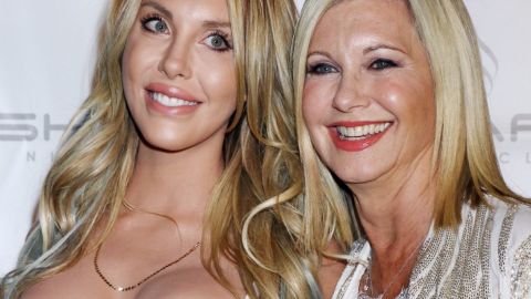 Chloe Lattanzi junto a su madre Olivia Newton-John.