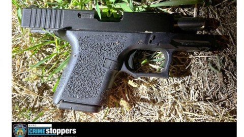 Una de las armas recuperadas en la escena.