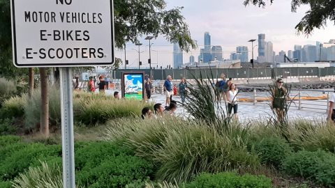 Zona de prohibición de bicicletas motorizadas, eléctricas y scooters en NYC.
