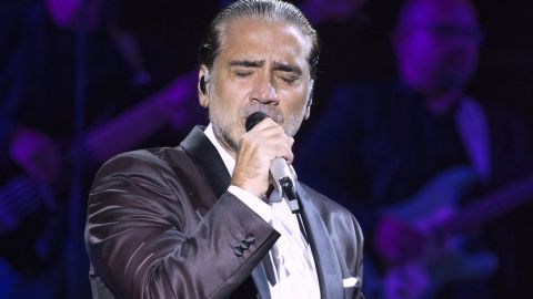 El cantante Alejandro Fernández asegura que las personas deberían ocuparse más de sus vidas.