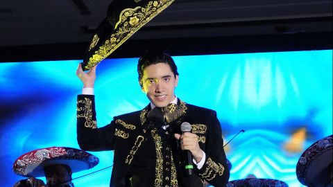 Alex Fernández.