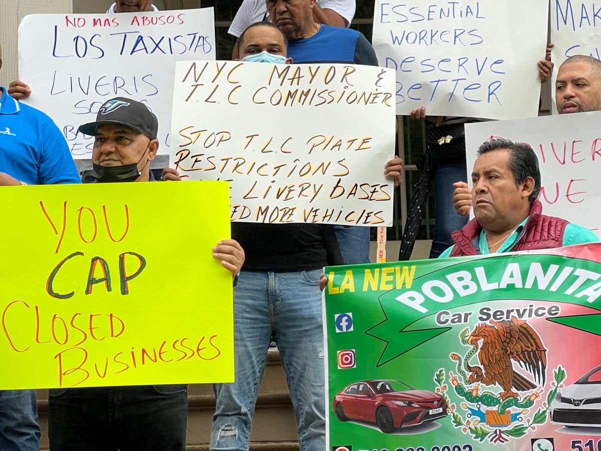 Taxistas de carros "Livery" piden ayuda y exigen que se otorguen más placas de servicio público a ellos