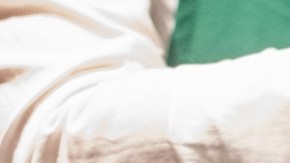 Barista preparando bebidas en Starbucks