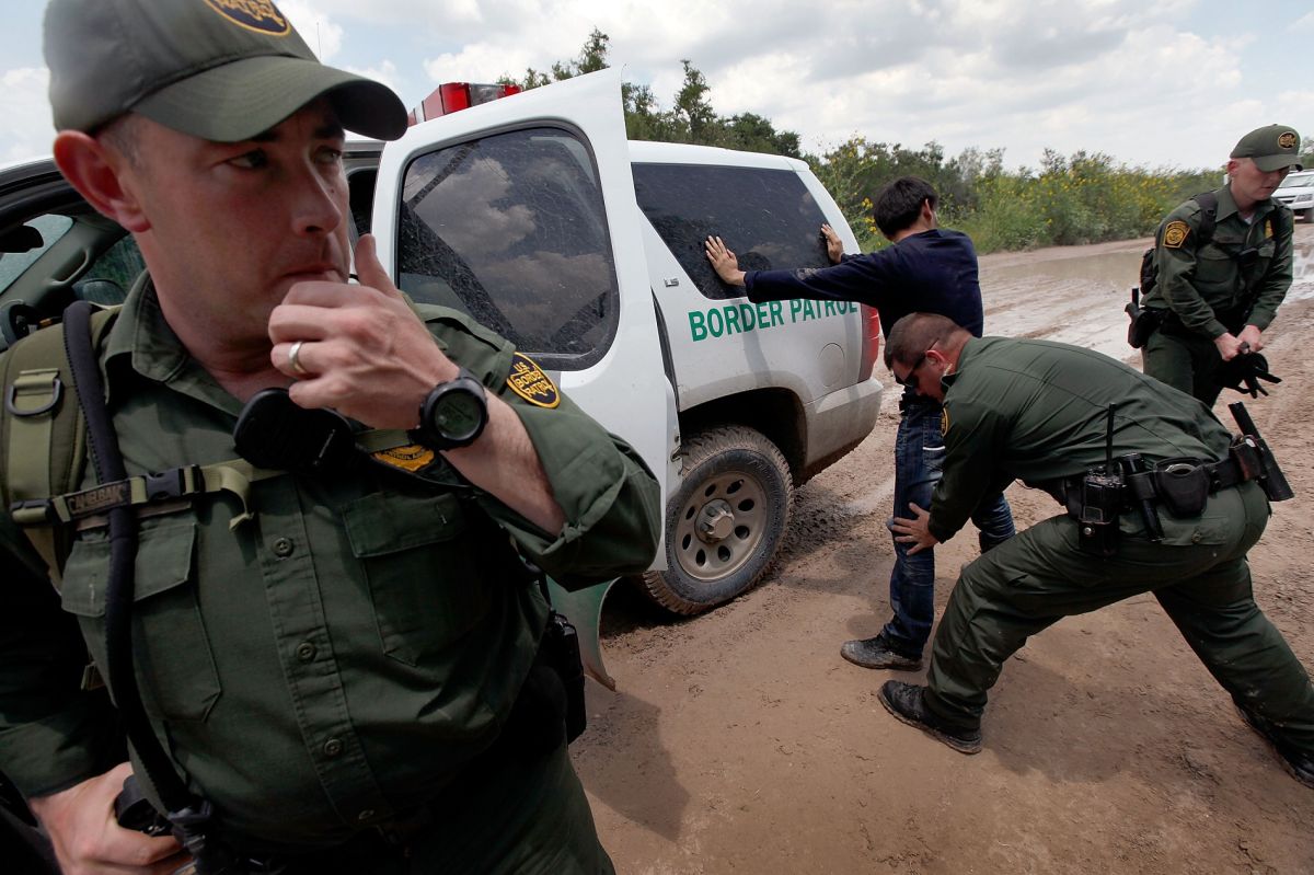 La transportación de inmigrantes indocumentados es un delito federal.