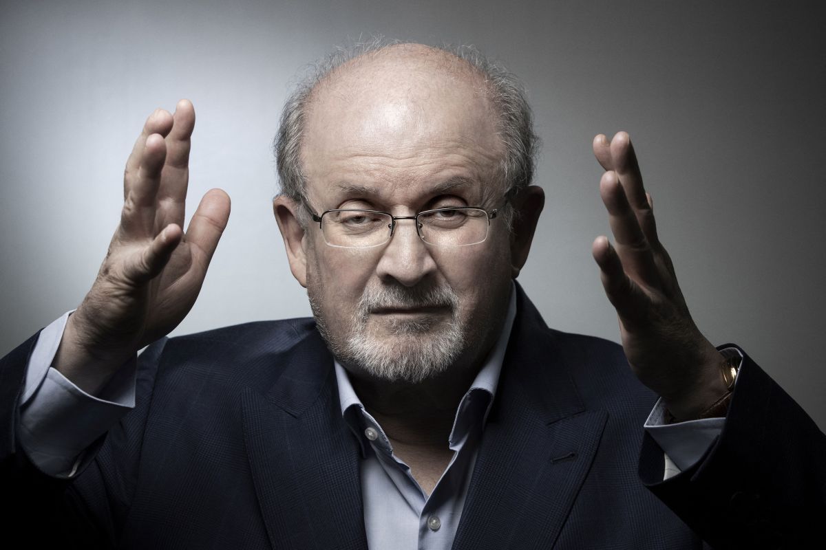 Rushdie estuvo casi una década escondido tras las múltiples amenazas de extremistas musulmanes por su libro "The Satanic Verses".