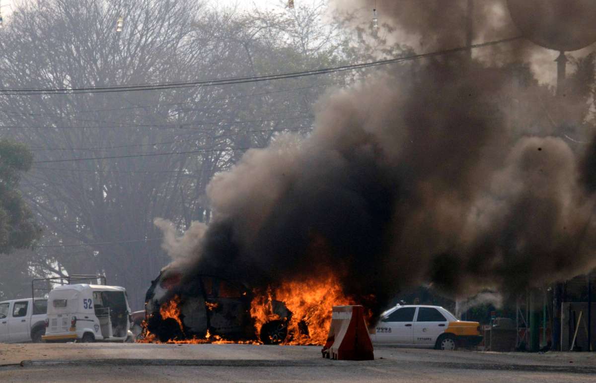 VIDEO: Crímen organizado genera terror en Baja California con la quema de  autos y bloqueos en carreteras - El Diario NY