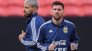 'Kun’ Agüero defiende a Leo Messi de Nico Otamendi