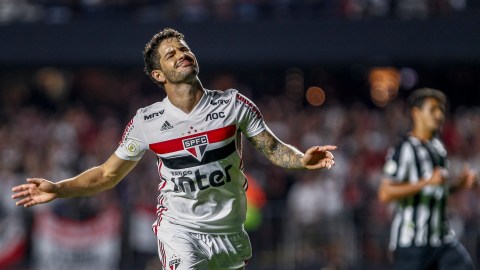 Es la segunda vez que Alexandre Pato se somete a una operación de rodilla.
