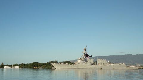 Vista del el destructor de misiles guiados USS Chancellorsville (CG-62) de la Marina de Estados Unidos.