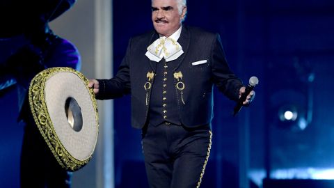 La familia Fernández está rematando mansión aérea de Vicente Fernández