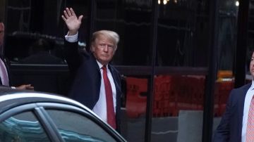 El expresidente Trump criticó el operativo en su residencia en Mar-a-Lago.