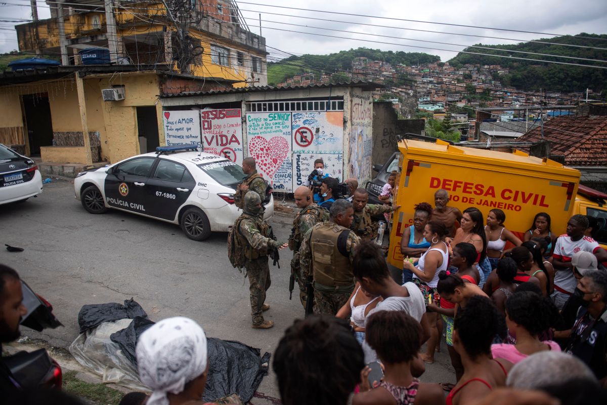 La lucha por el control de drogas es un problema serio en Rio de Janeiro, Brasil.
