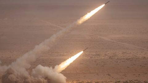 Ucrania recibió 16 sistemas de cohetes de artillería estadounidense de alta movilidad, "HIMARS".