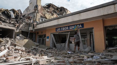 Los cohetes alcanzaron el servicio en Chaplyne, una ciudad de unas 3,500 personas.