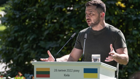 "Toda la población rusa es responsable de lo que está sucediendo", asegura Zelensky.