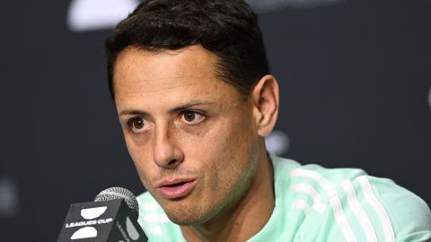 Chicharito Hernández acudió a sus redes para aclarar las polémicas de los últimos días.