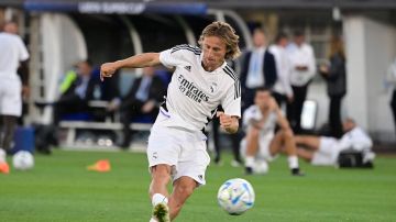 Luka Modric entrena de cara a la Supercopa Europea que disputará el Real Madrid ante el Eintracht Frankfurt.