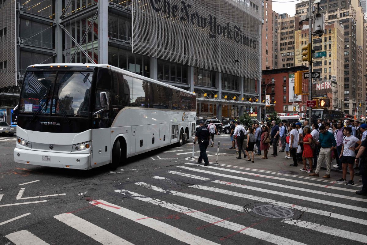 Llegada de migrantes en bus a NYC desde el sur, agosto 2022.