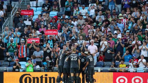 Carlos Vela adelantó a la MLS con un golazo al minuto tres.