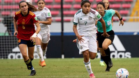 Natalia Mauleon (R) no pudo evitar la caída de su selección.