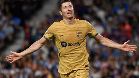 Robert Lewandowski celebra su primer gol con el FC Barcelona.