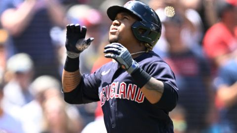 José Ramírez luego de conectar su segundo HR de la tarde ante San Diego Padres.