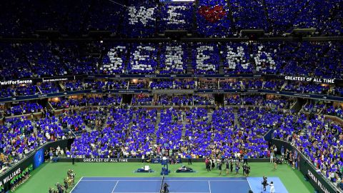 Serena Williams logró copar por primera vez en la historia el Arthur Ashe Stadium en un día uno del US Open.