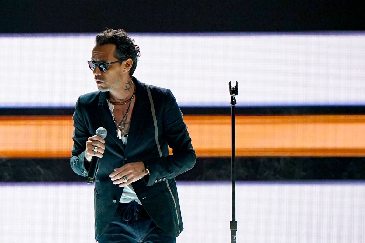 El cantante Marc Anthony recibió una sorpresa durante un concierto que realizó en Medellín.
