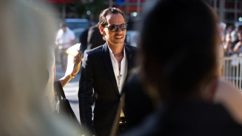 El cantante Marc Anthony realizó un significativo viaje para acompañar a su prometida.