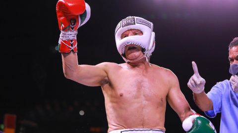 Julio César Chávez durante su pelea ante Héctor "Macho" Camacho Jr.