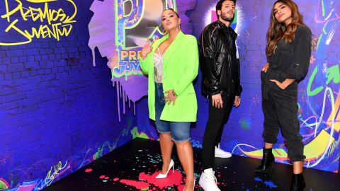 Chiquis Rivera en Premios Juventud junto a Sebastián Yatra.