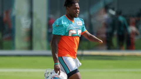 Shaquem Griffin durante los entrenamientos de pretemporada 2022 con Miami Dolphins.