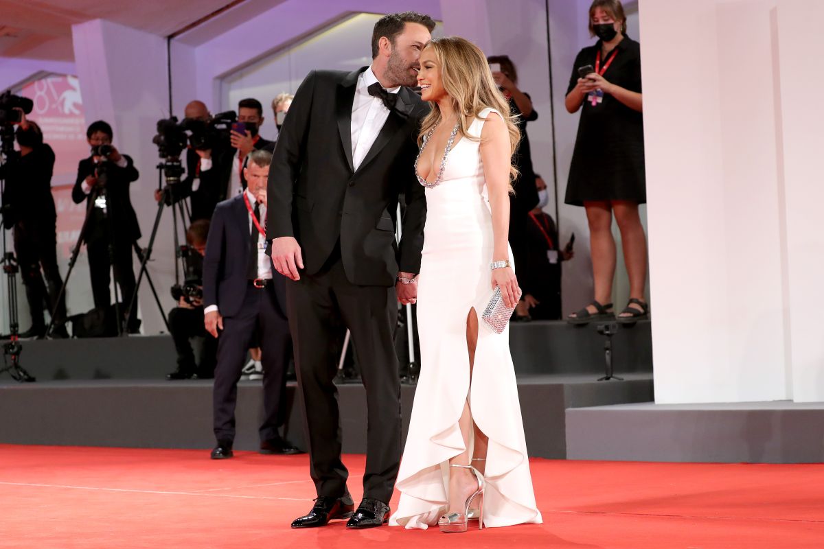 JLo and Ben Affleck celebrated their second wedding with fireworks and all the guests dressed in white