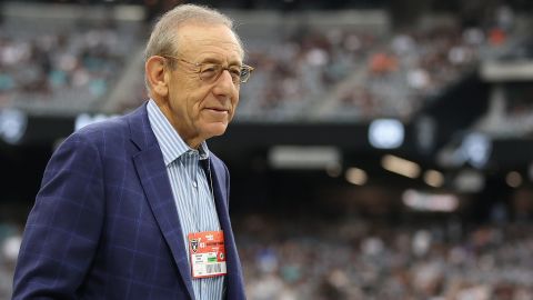 Stephen Ross durante un encuentro entre Miami Dolphins y Las Vegas Raiders en 2021.