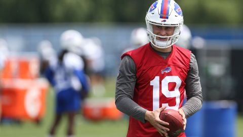 NFL: Jugador de Buffalo Bills acusado de participar en violación de una joven