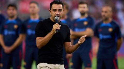 Xavi Hernández durante una charla en el Camp Nou antes de la disputa del Trofeo Joan Gamper ante Pumas UNAM.