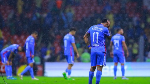 Los aficionados de Cruz Azul increparon a los jugadores a la salida de La Noria.