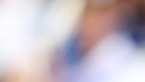 Momento en el que el estadounidense Brenden Aaronson roba la pelota a Edouard Mendy para el primer gol del Leeds United ante Chelsea.