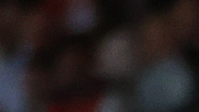 Douglas Luiz (R) es felicitado por Philippe Coutinho (C) y Boubacar Kamara (L) luego de su gol olímpico.